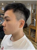 清潔感◎爽やか黒髪フェード刈り上げビジネスメンズショート