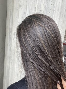 リバレッジ 広尾(Leverage) 透明感アッシュグレー【広尾/恵比寿】担当：柴崎 麻緒