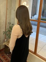オリーブベージュ