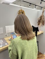 リジー(Litzy) くびれレイヤースタイル【三國麗奈】