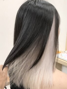 ジェムヘアスタジオ 湘南平塚南口店(Gem Hair Studio) ブラック×ホワイトのインナーカラースタイル【Gem 神原】