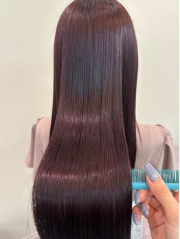 [圧倒的満足感]縮毛矯正の常識を覆す!髪質やダメージに合わせて薬剤を選定。自然な仕上がりのストレートに!