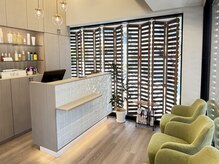 ビセナカオ(Visees de NAKAO)の雰囲気（明るくて落ち着ける色合いの店内♪）