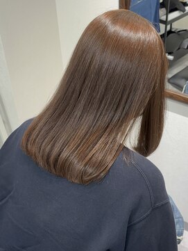 ロジャー(ROGER) 透明感たっぷりブラウンカラー