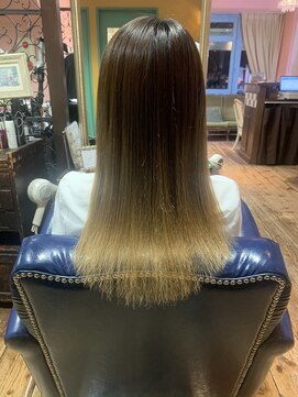 アルコイリスバイドールヘアー(ARCOIRIS by Dollhair) くすみカラー切りっぱなし濡れ髪くすみショート大阪都島髪質改善