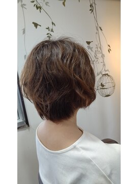 ヘアデザイン ヴォワール(hair & design voir) ショートボブにパーマ×おすぎ