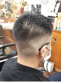 ベリーショートスキンフェードスタイル（センターパート）新大塚