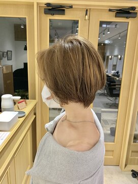 ヴィスコ(visco) 透明感たっぷりショートボブ