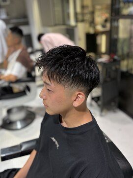 フランクスバーバーザスタンド(Frank’s barber the stand) メンズツーブロックパーマフェード束感スパイキーショートF