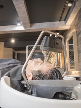 ヘアホリック(HAIRHOLIC)の写真/長崎では希少な頭浸浴を導入しています！ヘッドスパで心まで癒す極上のひと時を体験して下さい。【浜口】