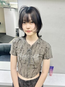 ディア(.eer) 黒髪ボブウルフ//顔まわりレイヤー☆10代20代学生におすすめ