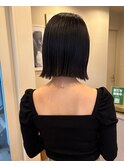 タイトな切りっぱなしボブ