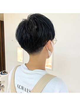 クオリス 上板橋店(QUALIS) 刈り上げ★ショート 10代 20代 マッシュ 艶髪 前下がり フェード