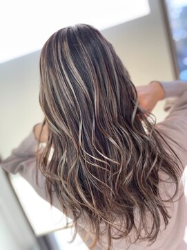 アイズ 本厚木(AIZU) コントラストハイライト バレイヤージュ/ミルクティーグレージュ