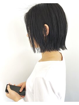 サンプラス(san+) 切りっぱなしボブ×ブルーブラック