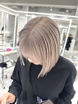 アールプラスヘアサロン(ar+ hair salon) 新宿/新宿三丁目/ブリーチ/ハイトーン/ミルクティーブロンド