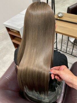 キャパ セントラル 天神 大名店(CAPA central) オリーブベージュ アッシュ 髪質改善 艶髪 縮毛矯正 20代 30代