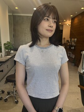 イル(ill) レイヤーカット 顔周りカット ミディアム 大須