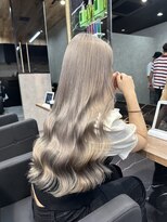 ラピス 大阪心斎橋店(Lapis) ギャル/ホワイトシルバー/髪質改善/レイヤーカット