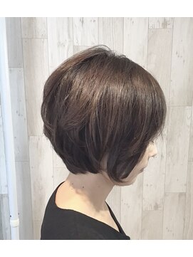 マニス(manis) 大人上品30代・40代・50代◎ニュアンスカラー×ショートスタイル