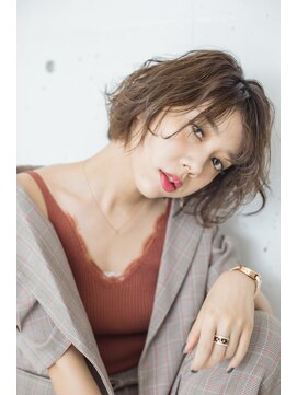 コモド(COMODO) ブリーチなしでオッケー！グレージュカラーで垢抜けを