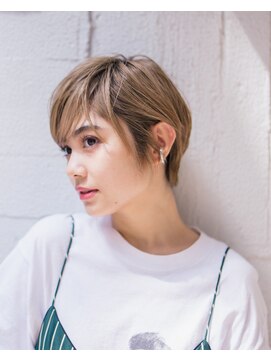 ピズムハク(PISM hak) 耳だしショート/こなれヘア/ブリーチオンカラー/12トーン