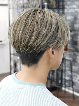 ウィスカーヘアー(whisker hair) ハンサムショート　ハイライトカラー