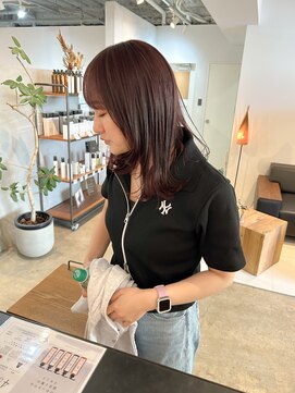 シー.(SHE.) 【SHE.】レイヤーカット/カシスレッド/暖色/ブリーチなしカラー