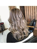 リズ オブ ヘアー(Lis of hair) バキバキ筋感ハイライト☆ミルクベージュ【大橋】@lis_oohashi