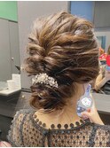 お呼ばれヘア　ヘアアレンジ　ルーズアップスタイル