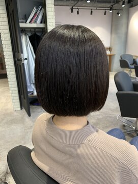 リーオオサカ(Lee Osaka) ボブヘア×グレージュカラー