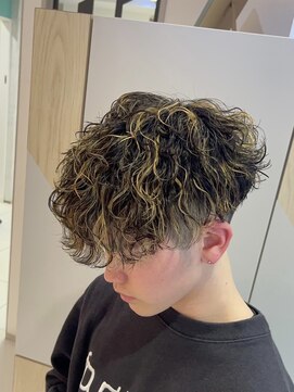 アース オーセンティック 高松レインボーロード店(EARTH Authentic) 刈り上げマッシュ×ハイライト×波巻きスパイラル