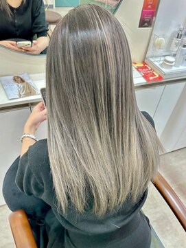 ブリッツバイレボ 船橋(BLITZ by REVO) ナチュラルレイヤー/エアリーロング/美髪/グレージュカラー/船橋