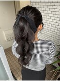 ポニーテール　黒髪アレンジ　リボンアレンジ　巻き髪