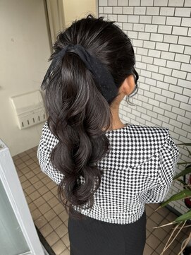 フェリーチェ(Felice) ポニーテール　黒髪アレンジ　リボンアレンジ　巻き髪
