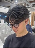 黒髪フェザーショート