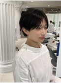 丸みショートセンターパートハンサムショートくびれショート