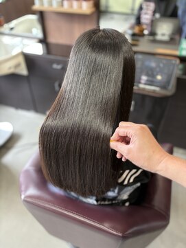 アオイ(Aoi) 梅雨のうねり対策◎ツヤツヤ酸性ストレートロング