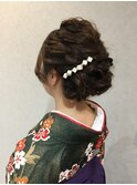 着物にドレスにまとめ髪