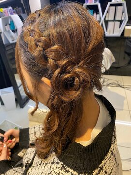 ラピスアンドラズリー(Rapis luzly) サイドポニー