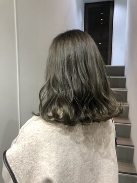 ネイヴィル(navile) オリーブグレージュ