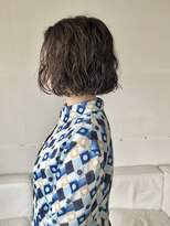 タヴィ(Tavi)&nbsp;レトロなワンレンボブのプードルパーマ/くるくるパーマ/ボブへア