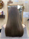 マロンベージュ×美髪ストレート