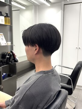 グルーマーズトウキョウ(GROOMER/S TOKYO) センターパート ニュアンスパーマ ナチュラル テーパーフェード