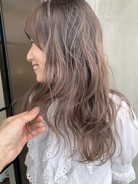 ニキータ(Nikiita) 【Nikiita女子】ハイトーンのウェービーヘア　　B51886