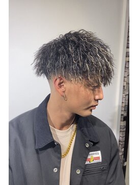 ドルクス 日本橋(Dorcus) 渋谷原宿人気美容室風メンズハイライトホワイトメッシュツイスト