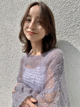 スイ(suii.) ベージュ×レイヤースタイル