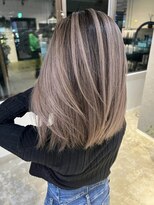 メリー オオサカ(Merly Osaka)&nbsp;ブローするだけで可愛いバレイヤージュ_white greige_