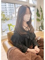 コムヘアー(COM HAIR)&nbsp;ロングレイヤー。オリーブブラウン。