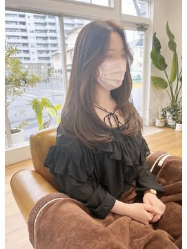 コムヘアー(COM HAIR) ロングレイヤー。オリーブブラウン。